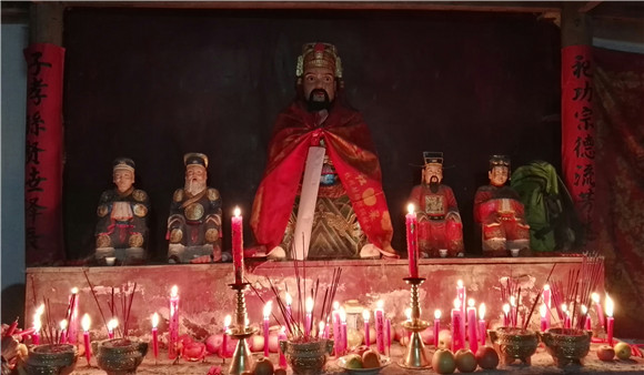 �������