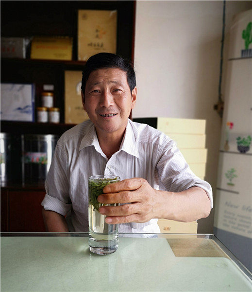 �������